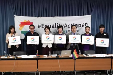 LGBTQ groups submitting a petition calling for an Equality Act for LGBTQ people in Japon.