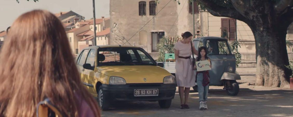 lesbian commercial renault clio