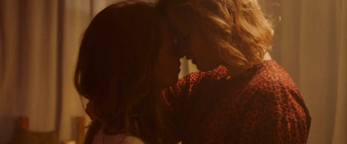Ruth and Jade in lesbian film "Make Up".