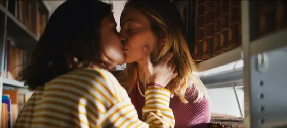 Nina and Micol kissing.